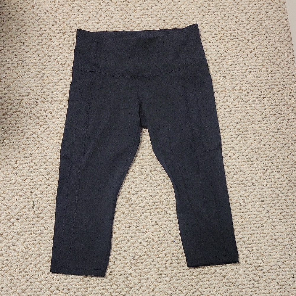 Athleta Ultimate Stash II Capri Leggings. Small
